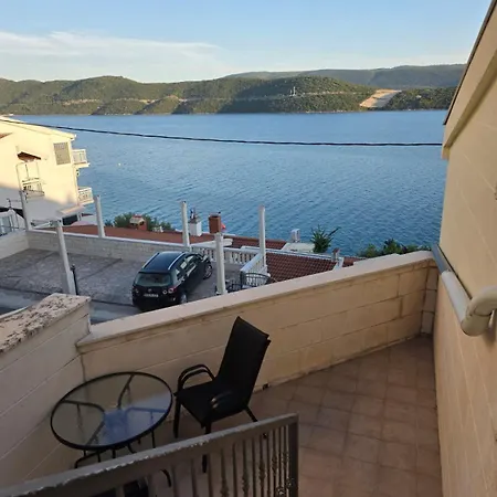 Lamia * Neum